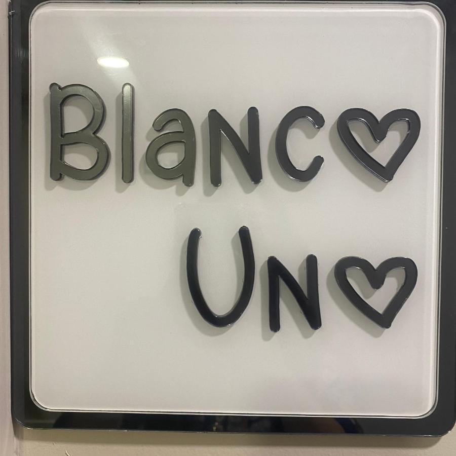 Apartamento Blanco Uno Colchester Exterior foto